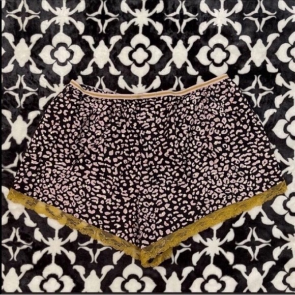 Victoria’s Secret Pajama Short - Picture 7 of 7